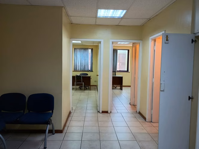 OFICINA EN EL CENTRO DE COQUIMBO EN ARRIENDO // EDIFICIO DIEGO PORTALES