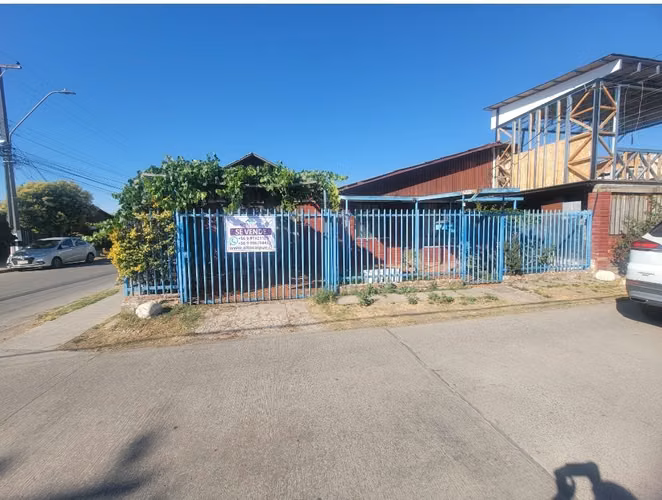 Se vende casa esquina con gran terreno en Villa El Abrazo