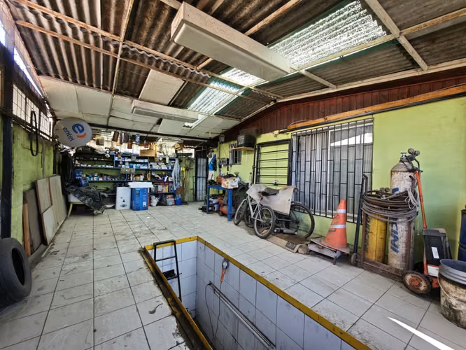 Se vende casa esquina con gran terreno en Villa El Abrazo