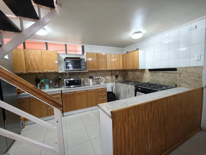 Se vende casa ampliada en Av. Cuatro Poniente, Maipú