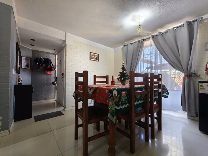 Se vende casa ampliada en Av. Cuatro Poniente, Maipú
