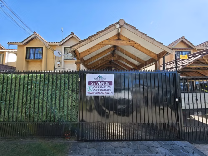 Se vende casa ampliada en Av. Cuatro Poniente, Maipú