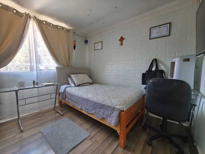 Se vende casa ampliada en Av. Cuatro Poniente, Maipú