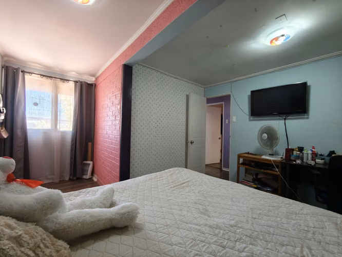 Se vende casa ampliada en Av. Cuatro Poniente, Maipú