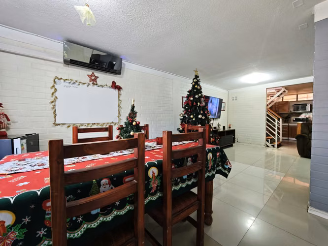 Se vende casa ampliada en Av. Cuatro Poniente, Maipú
