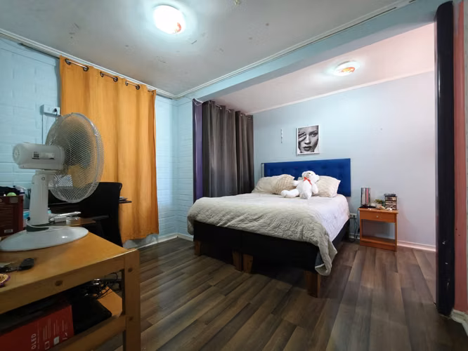 Se vende casa ampliada en Av. Cuatro Poniente, Maipú