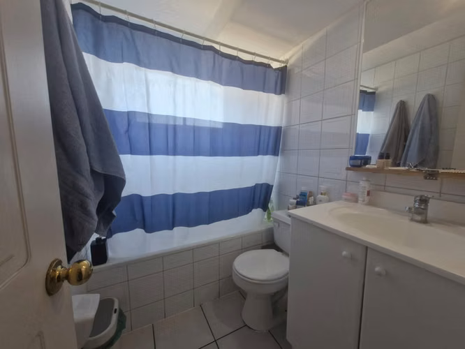 Grace Kelm Vende  depto excelente ubicación de 2 dorm 2 baños con est y bodega en barrio República, Santiago