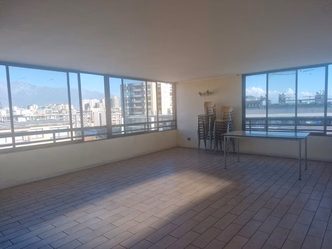 Grace Kelm Vende  depto excelente ubicación de 2 dorm 2 baños con est y bodega en barrio República, Santiago