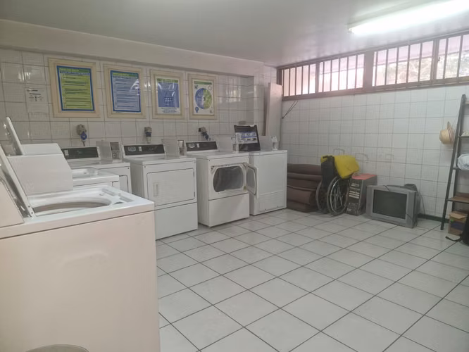 Grace Kelm Vende  depto excelente ubicación de 2 dorm 2 baños con est y bodega en barrio República, Santiago