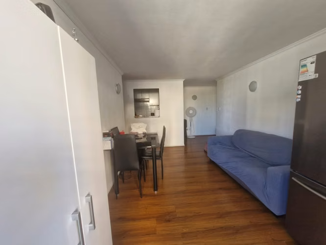Grace Kelm Vende  depto excelente ubicación de 2 dorm 2 baños con est y bodega en barrio República, Santiago
