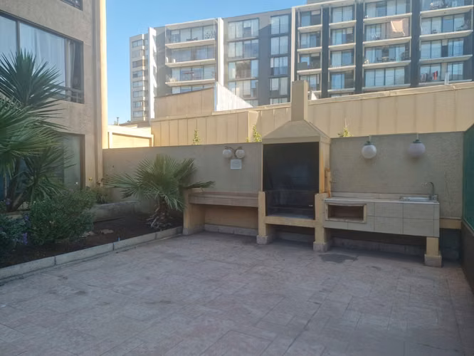Grace Kelm Vende  depto excelente ubicación de 2 dorm 2 baños con est y bodega en barrio República, Santiago