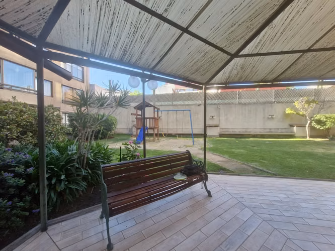Grace Kelm Vende  depto excelente ubicación de 2 dorm 2 baños con est y bodega en barrio República, Santiago