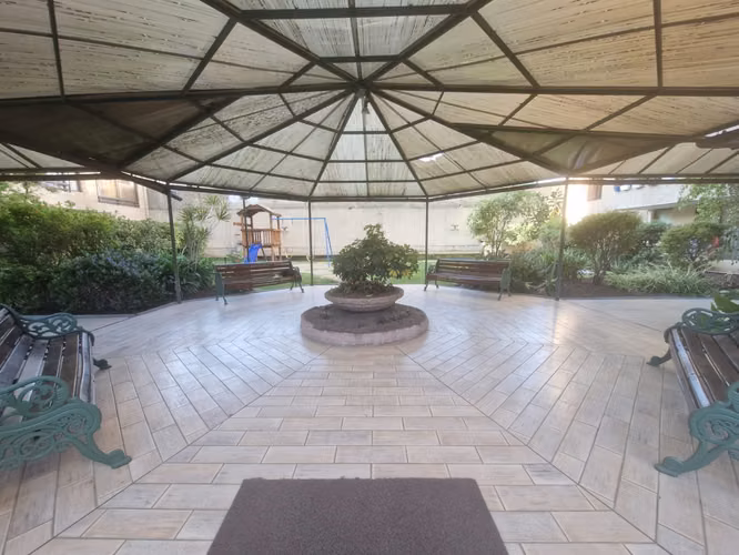 Grace Kelm Vende  depto excelente ubicación de 2 dorm 2 baños con est y bodega en barrio República, Santiago
