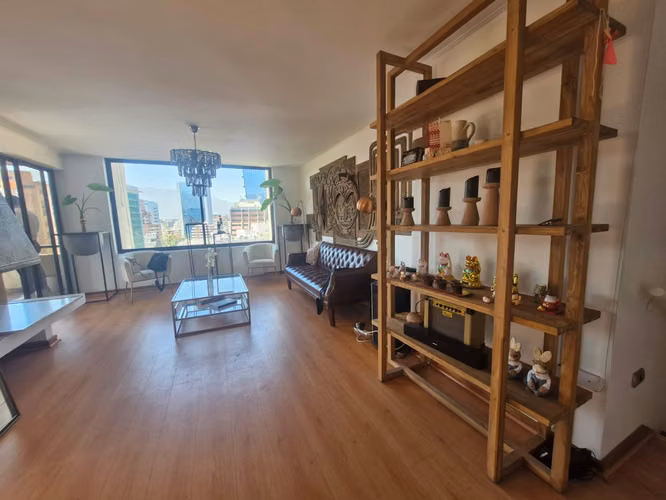 Grace Kelm Vende Bellisimo depto. en 2 niveles 4 dorm 4 baños est y bodega en El Golf, Las Condes