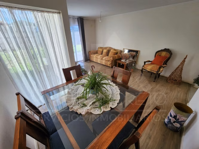 Casa En Venta En El Manzano Tiltil, 3d+3b Y 2e, Condominio Seguro
