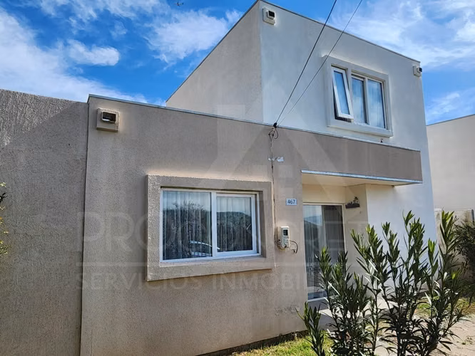 Casa En Venta En El Manzano Tiltil, 3d+3b Y 2e, Condominio Seguro