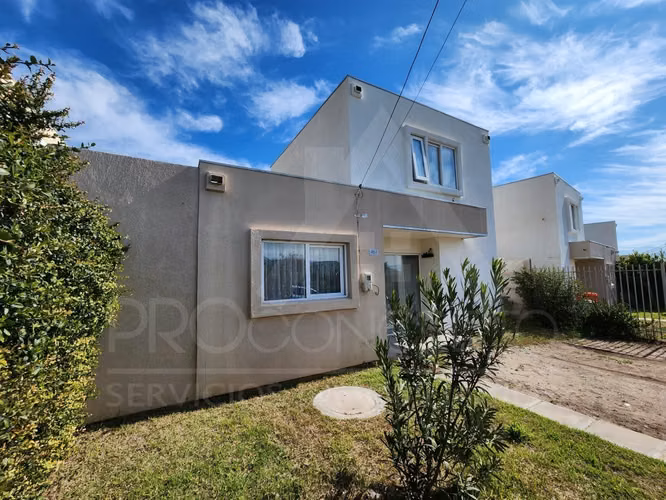 Casa En Venta En El Manzano Tiltil, 3d+3b Y 2e, Condominio Seguro