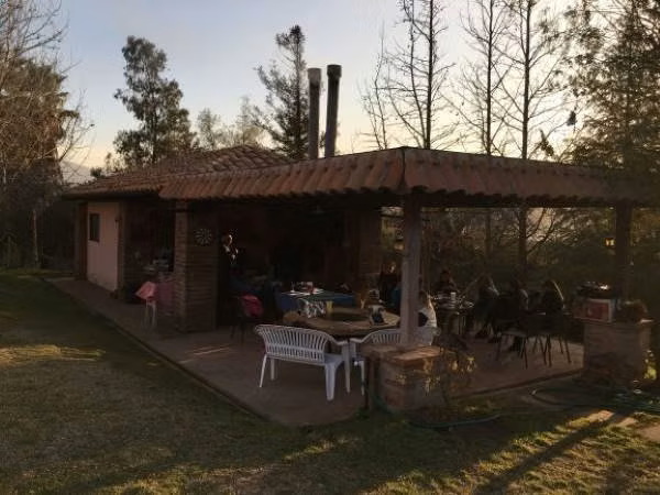 PRECIOSA CASA PATRONAL EN PARCELA, COND VALLE DEL HUINGANAL, LIMACHE