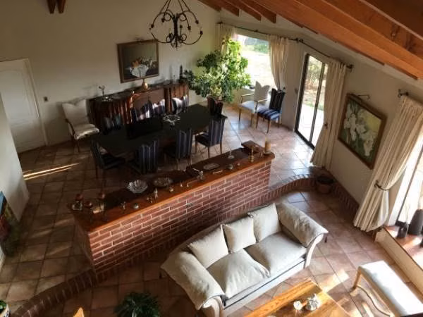 PRECIOSA CASA PATRONAL EN PARCELA, COND VALLE DEL HUINGANAL, LIMACHE