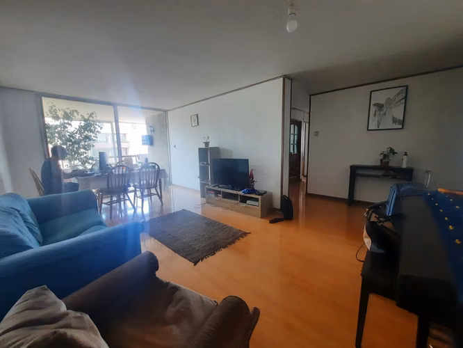 Grace Kelm Vende espacioso depto de 3 dorm y 3 baños, gran terraza 120m2 ,c/est y bodega en Providencia