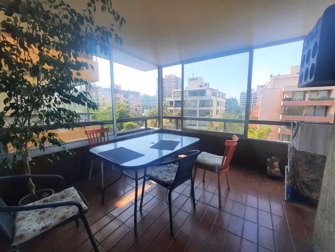 Grace Kelm Vende espacioso depto de 3 dorm y 3 baños, gran terraza 120m2 ,c/est y bodega en Providencia