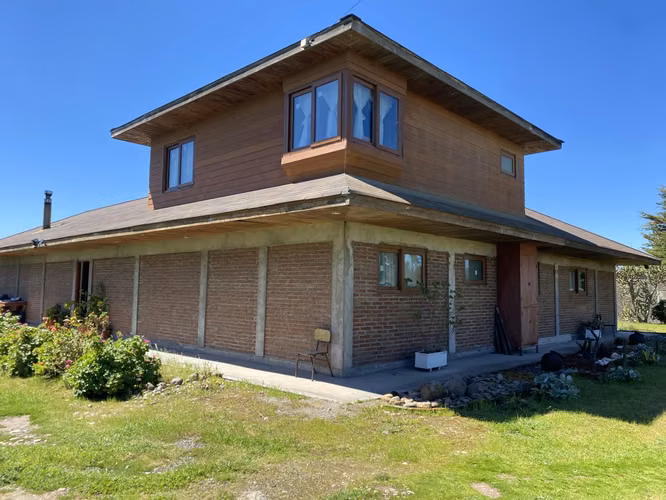 VENDE CASA 4 DORM, 3 BAÑOS, TERRENO 6.0 HA, MELIPILLA