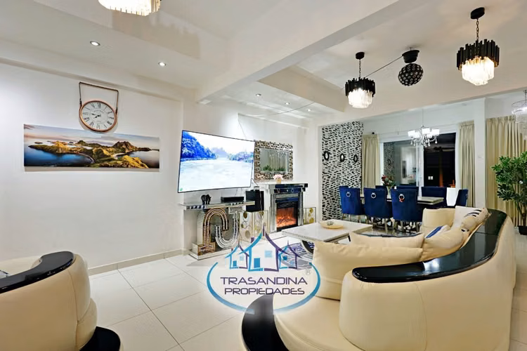 Hermosa Casa En Venta 7 Dor. Piscina. Sector Parque Inglés
