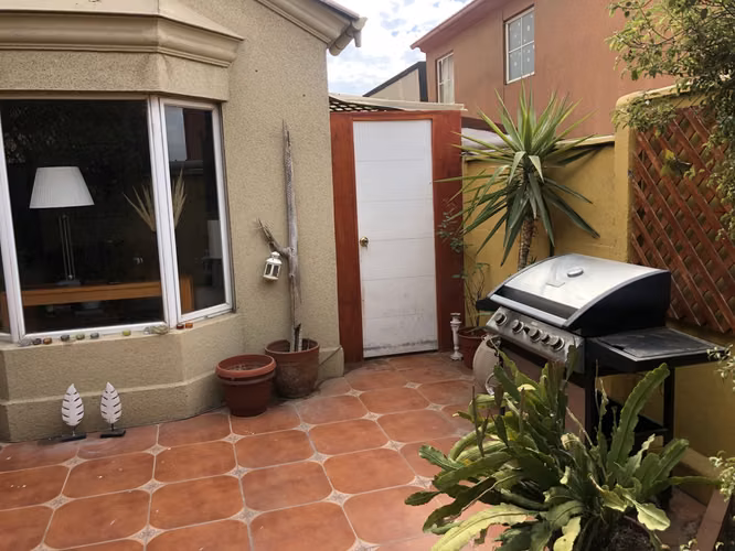 VENDE CASA 3 PISOS, 4 DORM, 3 BAÑOS, 2 SALAS, VALLE LO CAMPINO, QUILICURA