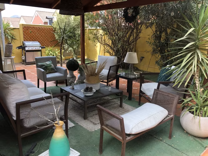 VENDE CASA 3 PISOS, 4 DORM, 3 BAÑOS, 2 SALAS, VALLE LO CAMPINO, QUILICURA
