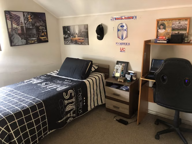VENDE CASA 3 PISOS, 4 DORM, 3 BAÑOS, 2 SALAS, VALLE LO CAMPINO, QUILICURA