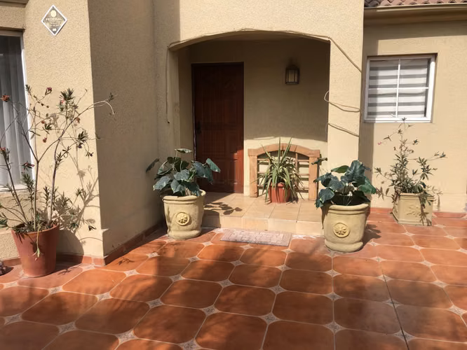 VENDE CASA 3 PISOS, 4 DORM, 3 BAÑOS, 2 SALAS, VALLE LO CAMPINO, QUILICURA