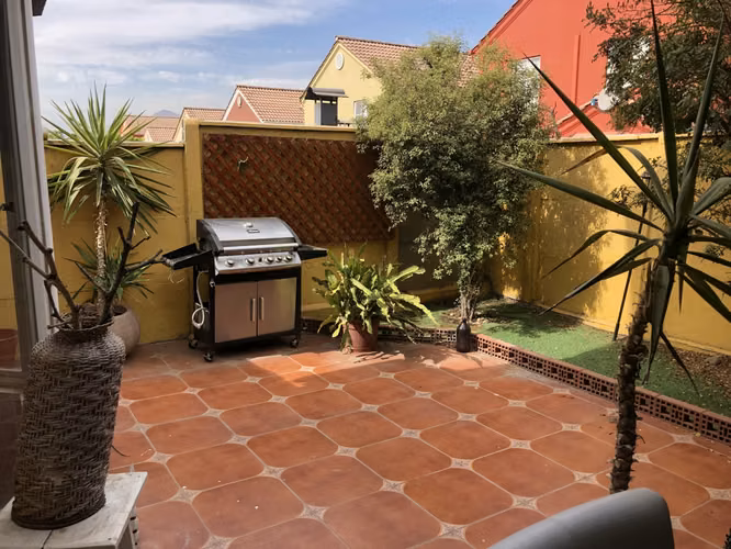 VENDE CASA 3 PISOS, 4 DORM, 3 BAÑOS, 2 SALAS, VALLE LO CAMPINO, QUILICURA