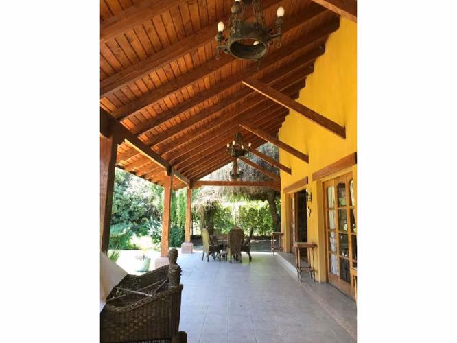 Casa estilo colonial en condominio Los Ciruelos, Lo Pinto, Colina