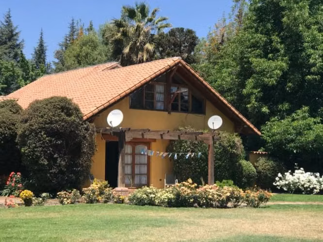 Casa estilo colonial en condominio Los Ciruelos, Lo Pinto, Colina
