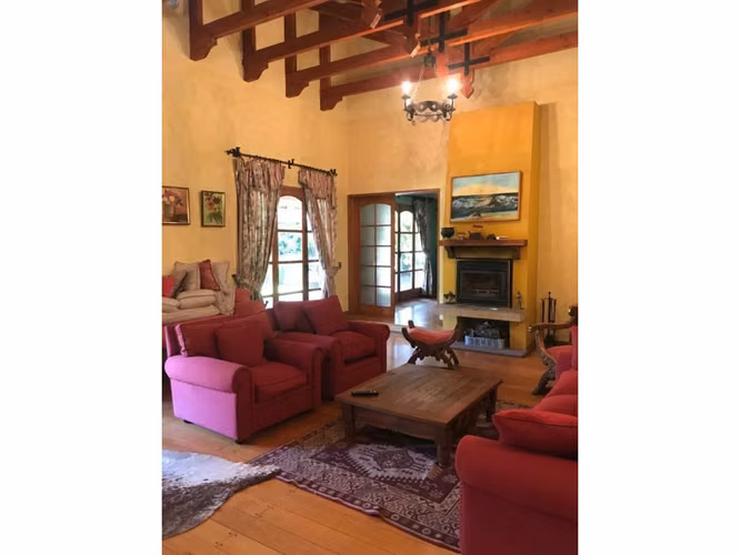 Casa estilo colonial en condominio Los Ciruelos, Lo Pinto, Colina