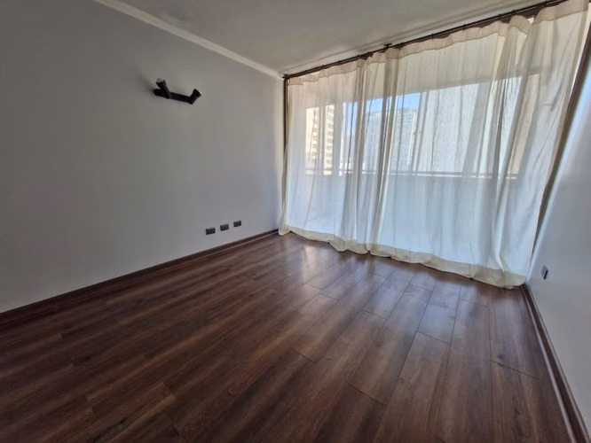 Grace Kelm Vende Depto IMPECABLE de 42 m2/ 1 dorm en suite C/bod en Santiago