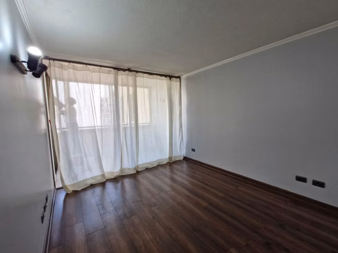 Grace Kelm Vende Depto IMPECABLE de 42 m2/ 1 dorm en suite C/bod en Santiago