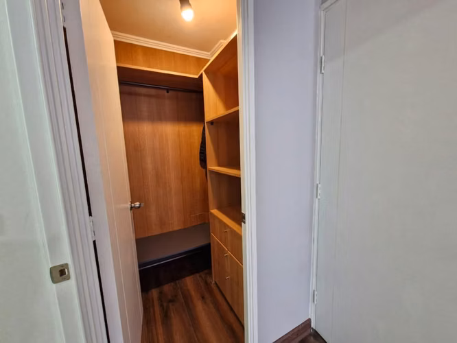 Grace Kelm Vende Depto IMPECABLE de 42 m2/ 1 dorm en suite C/bod en Santiago