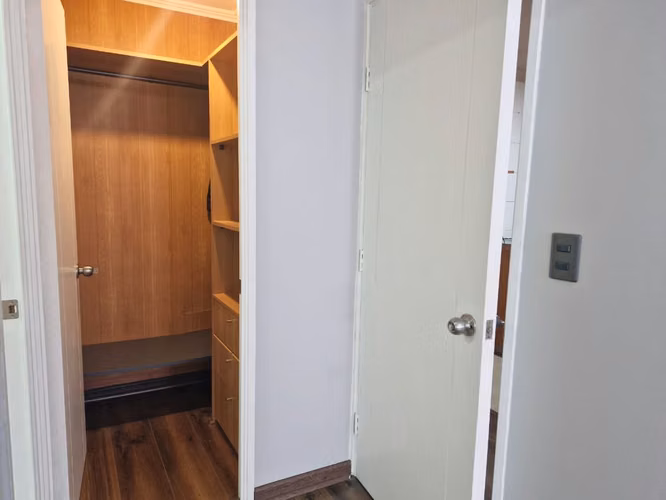 Grace Kelm Vende Depto IMPECABLE de 42 m2/ 1 dorm en suite C/bod en Santiago