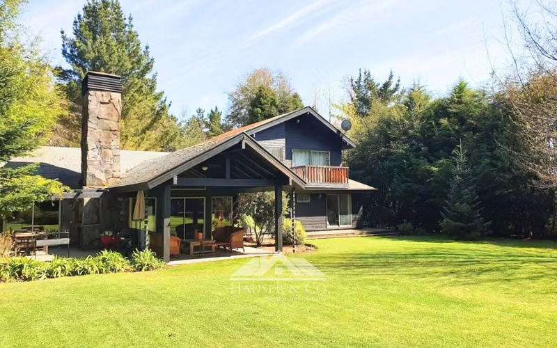 Increible Casa en venta entre Pucon y Villarrica sector Molco - Imagen 2