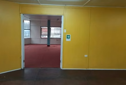 Se Arrienda Local Comercial 2 Piso, Calle Aldunate con Balmaceda