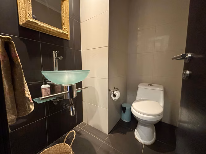 Casa Moderna, La Reserva, excelente ubicaión - Imagen 9