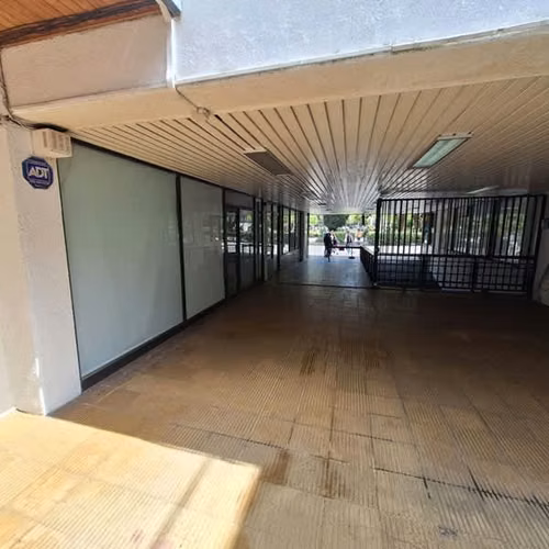 SE ARRIENDA EXCELENTE LOCAL ENTRADA GALERIA FRENTE PLAZA ARMAS TEMUCO.