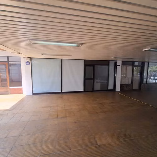 SE ARRIENDA EXCELENTE LOCAL ENTRADA GALERIA FRENTE PLAZA ARMAS TEMUCO.
