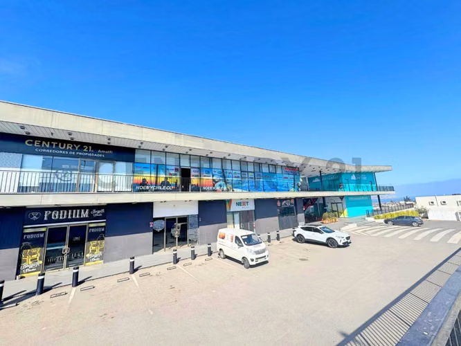 Arriendo local comercial en Strip Center El Santuario