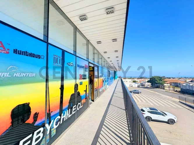 Arriendo local comercial en Strip Center El Santuario