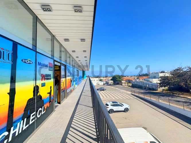 Arriendo local comercial en Strip Center El Santuario