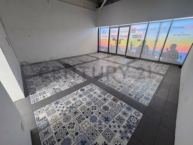 Arriendo local comercial en Strip Center El Santuario