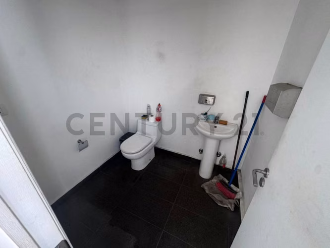 Arriendo local comercial en Strip Center El Santuario