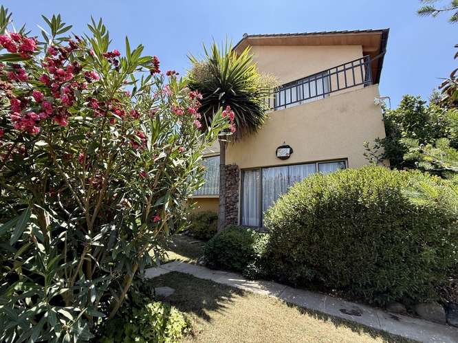 CASA CON HERMOSA VISTA EN CIUDAD DE LOS VALLES